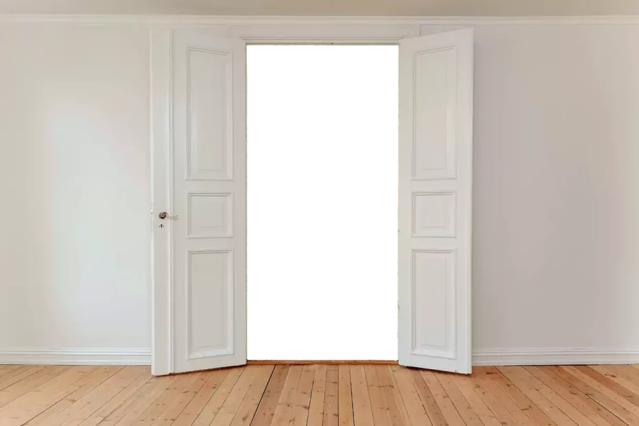 Que signifie une porte poussant gauche ou droite ?