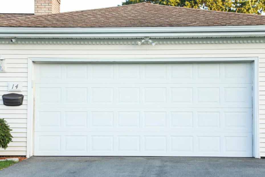 Comment choisir entre porte de garage sectionnelle, basculante ou enroulable ?